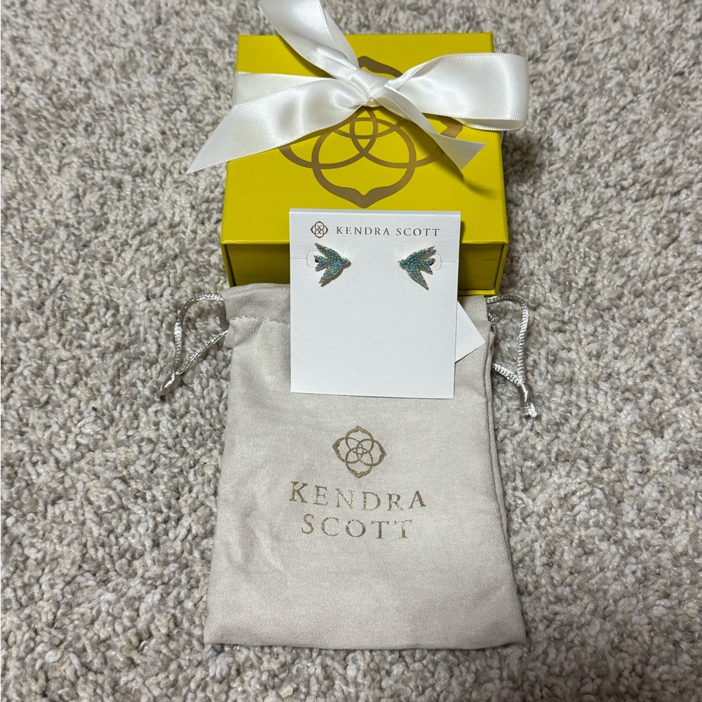 NWT Kendra Scott Melody Bird Gold Stud Earrings - Picture 3 of 7